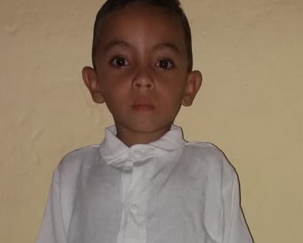 Família de Domingos Mourão luta por tratamento de criança de 5 anos com sérios problemas de saúde e realiza campanha!