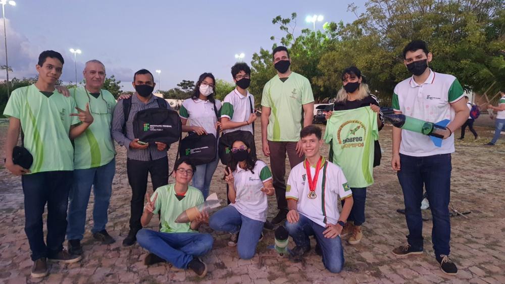 Alunos do IFPI de Pedro II quebram recordes na Mostra Foguetes e realizam campanha para representar o Campus no RJ