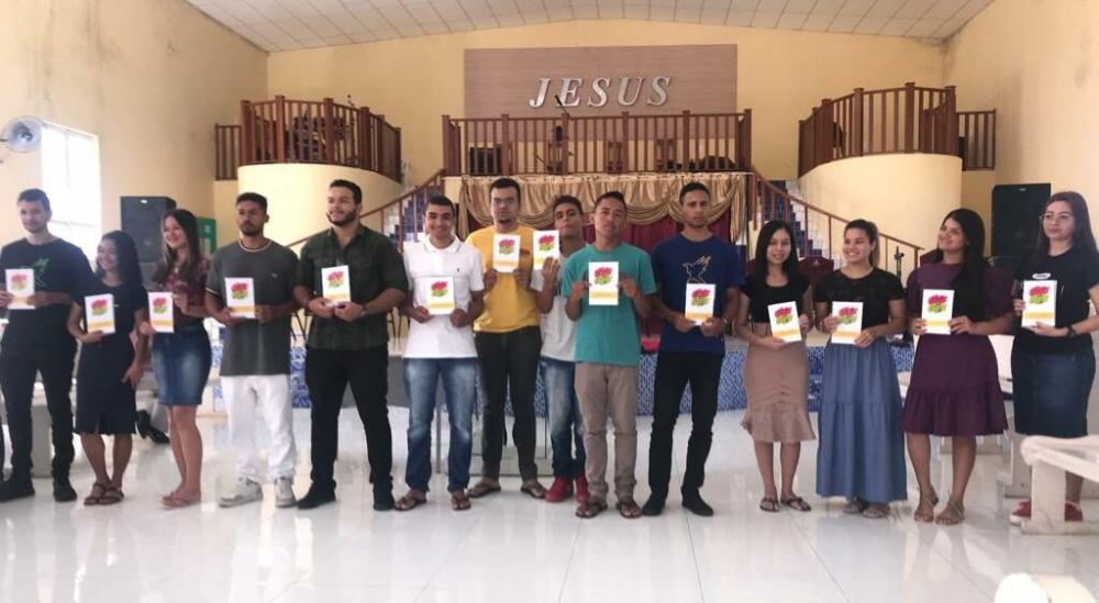 Jovens da Assembleia de Deus de Pedro II escrevem livro com Salmos