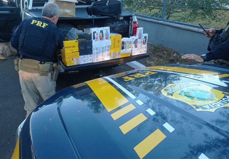 PRF apreende carga com 59 celulares sem nota fiscal na BR-343 em Piripiri; destino seria Pedro II