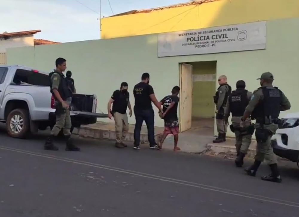 Jovem de 25 anos é preso acusado de participação em assaltos, em Pedro II 