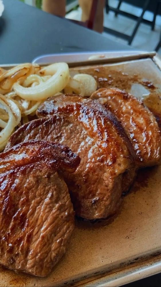 Noites animadas com comida saborosa e música ao vivo no Meu Boteco, Meu Lar, venha conferir!