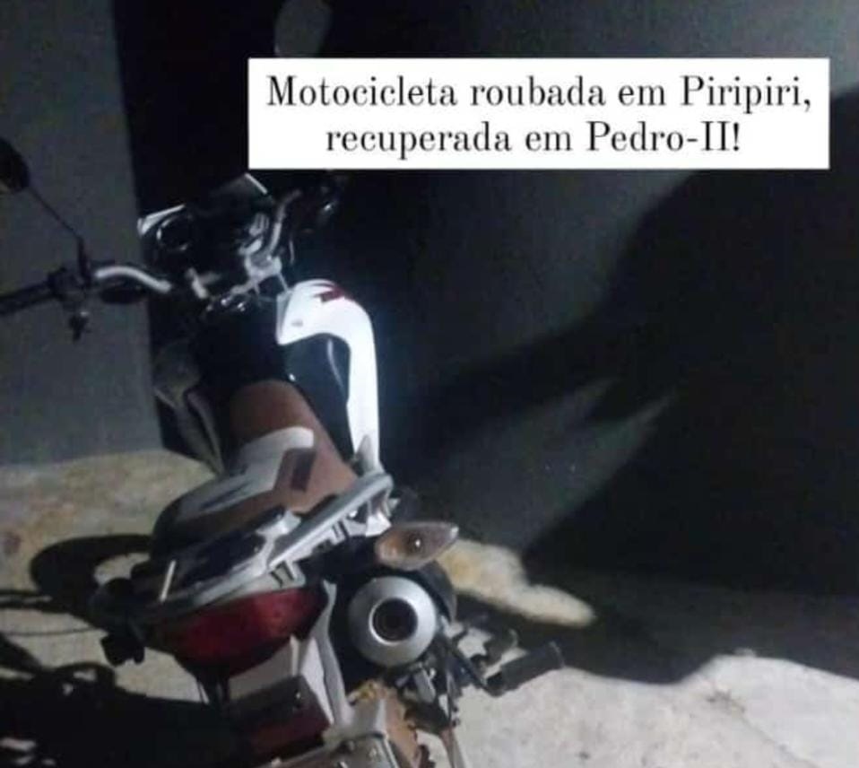 Moto roubada há 06 anos em Piripiri é recuperada em Pedro II após abordagem policial