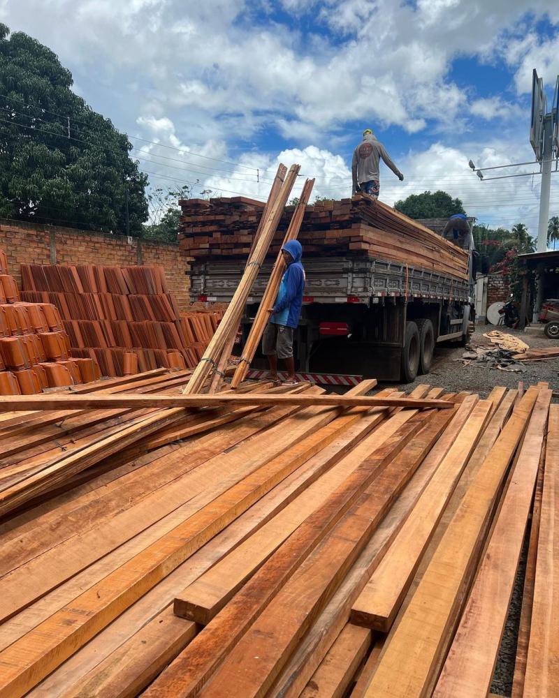 Venha para a Madeireira Ramos, madeira de alta qualidade para seus projetos de construção!