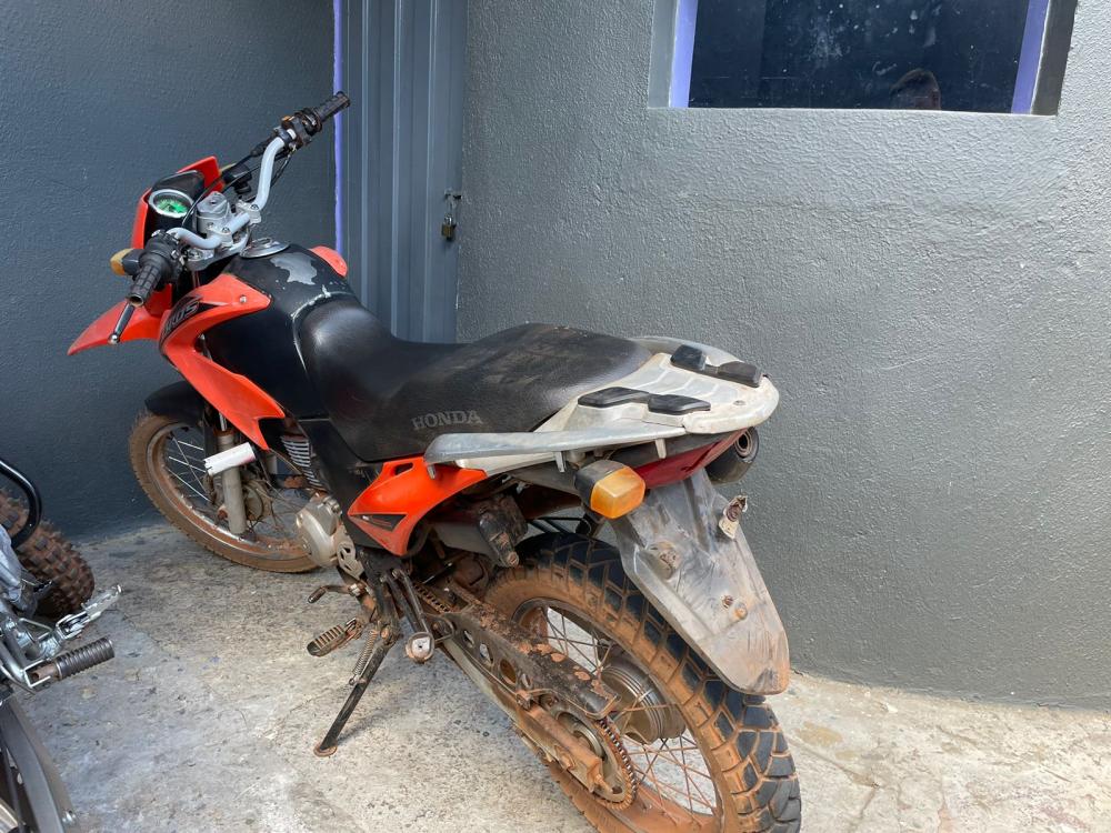 Motocicleta furtada em Pedro II é encontrada pela polícia e suspeito é detido por receptação