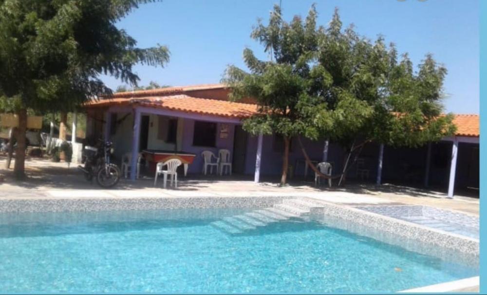 Chácara ampla e com piscina à venda em Milton Brandão; Aproveite!