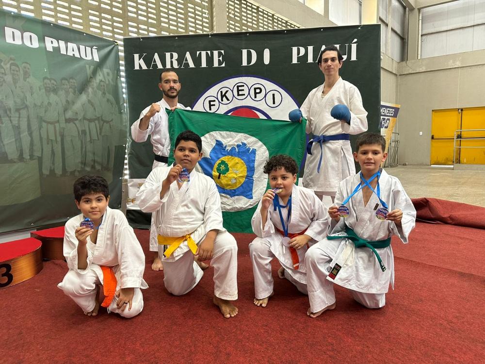 Crianças e adolescentes de Pedro II brilham com 07 medalhas no Circuito Piauiense 2023 de Karatê