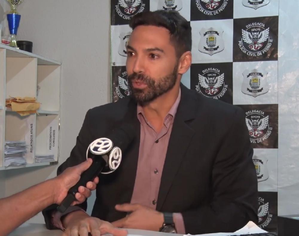 Dr. Júlio Carvalho é nomeado como o novo delegado da Polícia Civil de Pedro II e já aborda a exumação de um corpo na Lagoa de São Francisco, além de realizar uma prisão em Pedro II; confira os detalhes! 