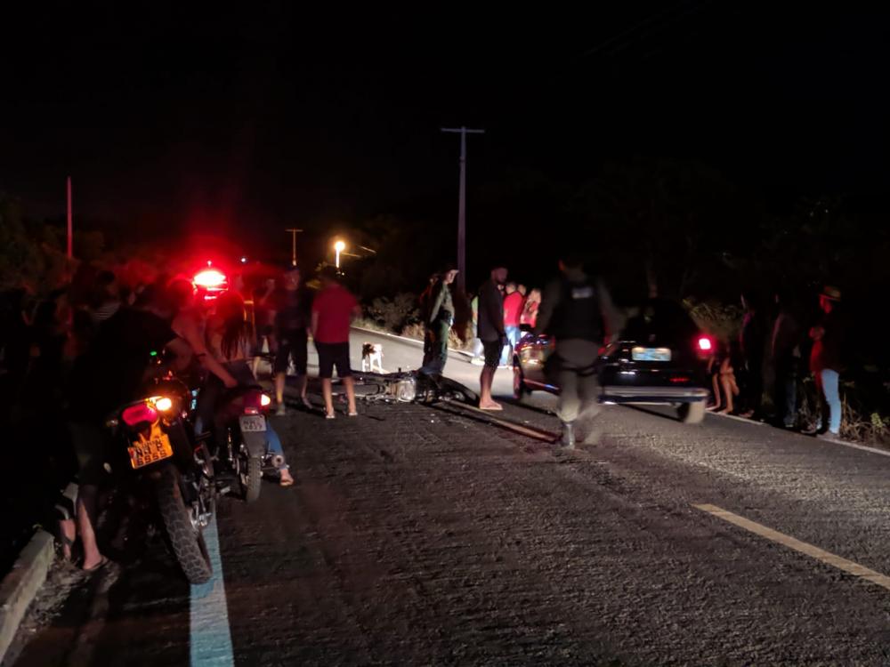 Jovem morre e idoso fica ferido após colisão de moto contra cavalo na PI-216, em Pedro II