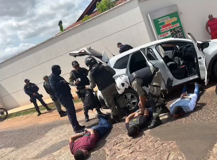 URGENTE: Assaltantes da loja de celular são presos.