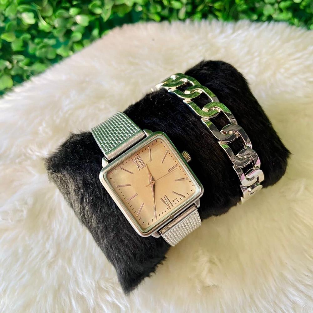 Venha para a Loja Maria Flor e encontre tudo o que você precisa em maquiagens e acessórios!