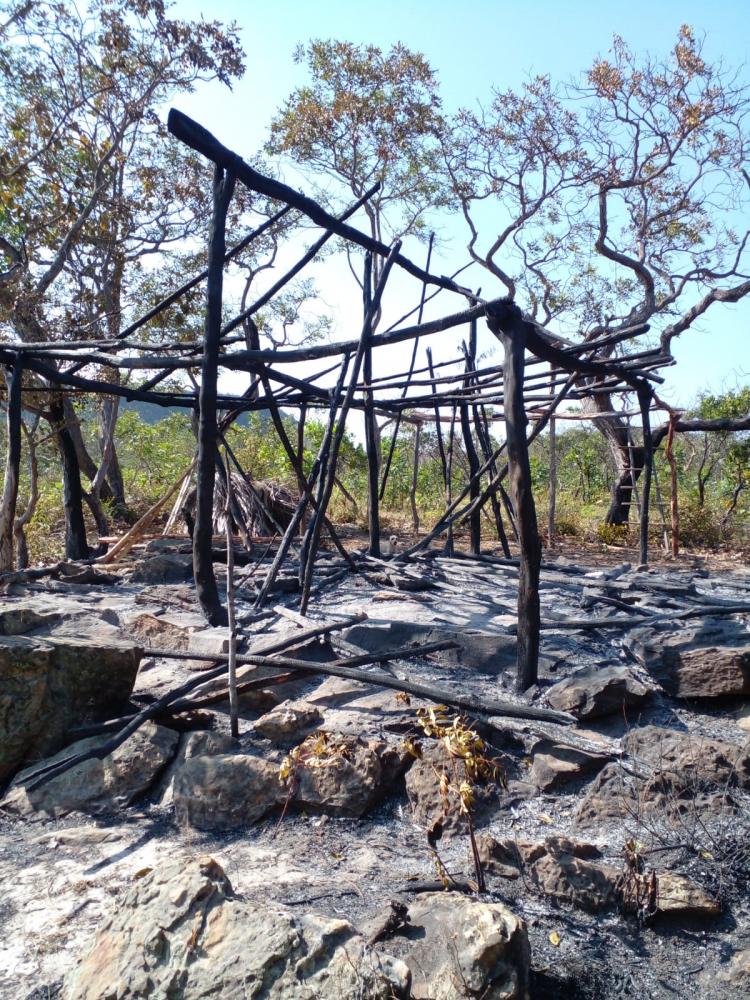 Idoso tem cabana incendiada em ataque criminoso na zona rural de Pedro II