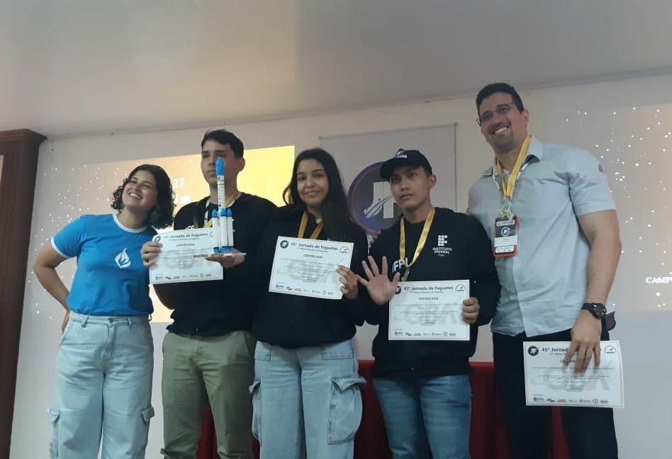 Alunos do IFPI de Pedro II Conquistam Medalha de Ouro e Prata na 45ª Jornada de Foguetes no Rio de Janeiro