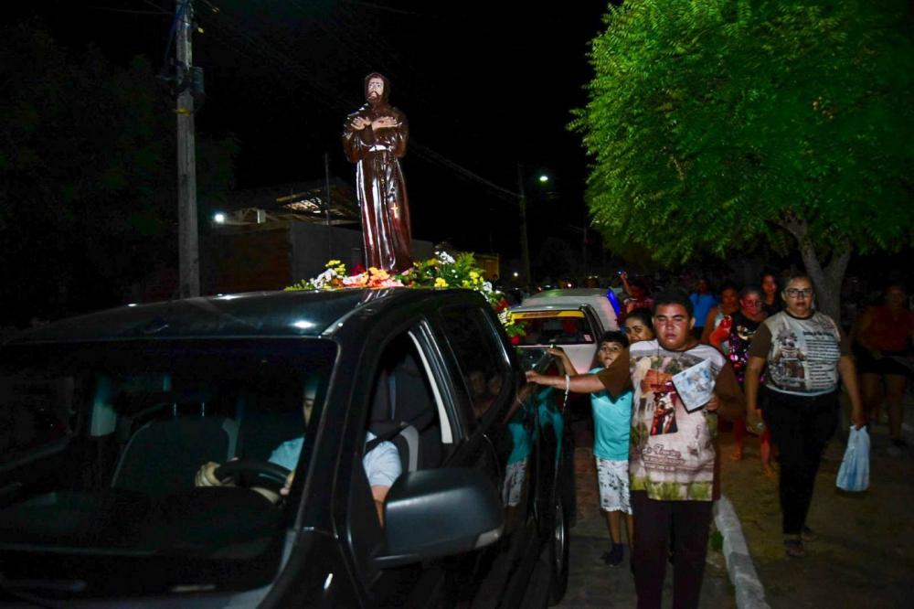 Multidão de Fiéis acompanha a emocionante Procissão de Encerramento dos Festejos da Lagoa de São Francisco