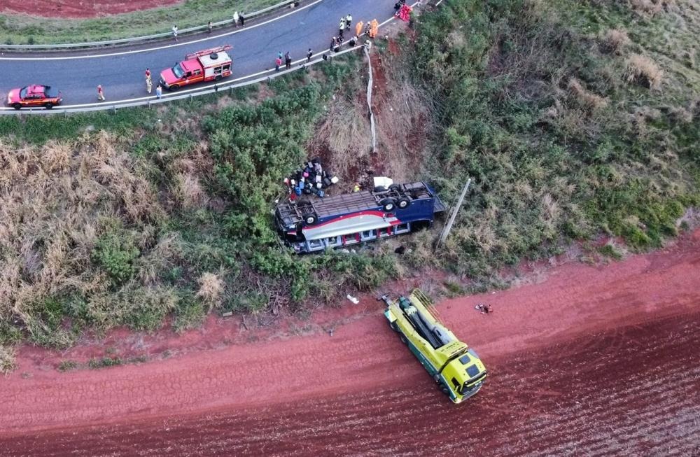 Avô e neta são identificados como vítimas de trágico acidente envolvendo ônibus em Minas Gerais