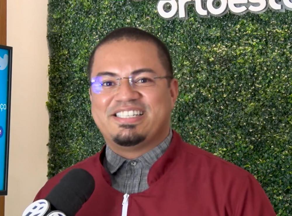 Dr. Francisco Teixeira, cirurgião dentista da clínica Ortoestética fala sobre implantes de facetas; confira!