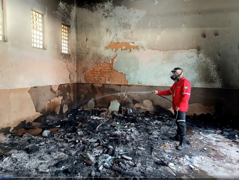 Bombeiros civis, contêm princípio de incêndio no Prédio do Marechal Pires Ferreira em Pedro II, o local está completamente abandonado; Confira! 