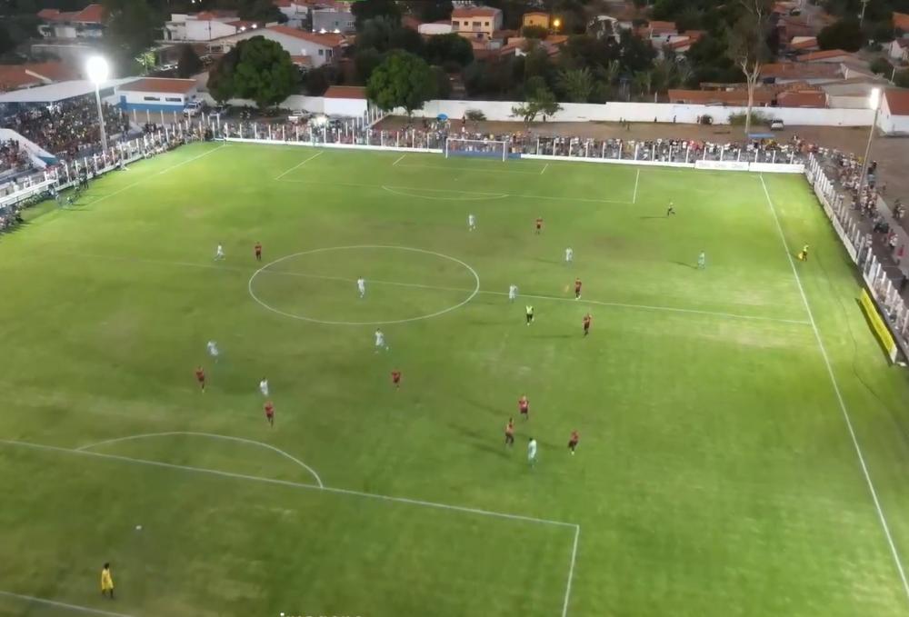 Boatos de que o 4 de julho de Piripiri teria mando de campo em Pedro II no campeonato Piauiense 2024, são desmentidos pelo secretário de esportes Leandro Carvalho, confira!