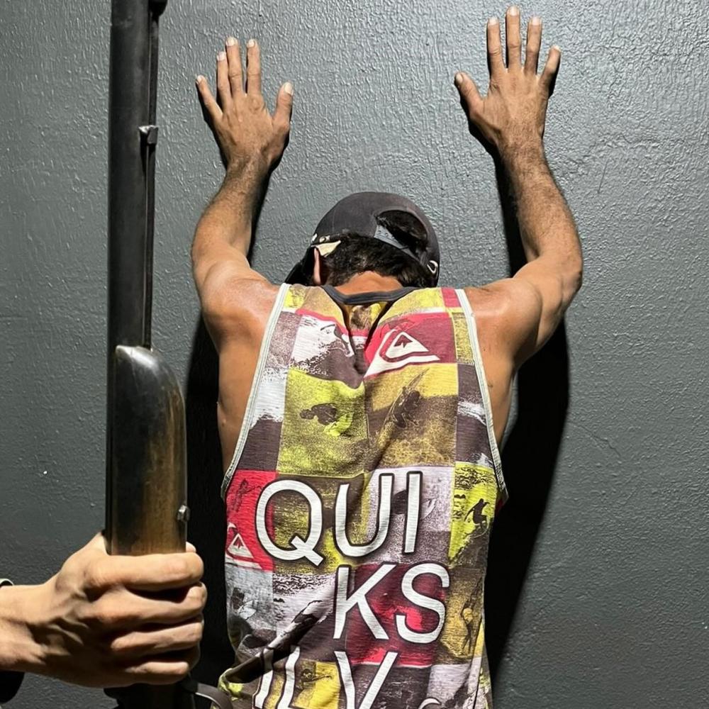 Homem com suspeita de embriaguez é preso por porte ilegal e por efetuar disparos em via pública de Pedro II