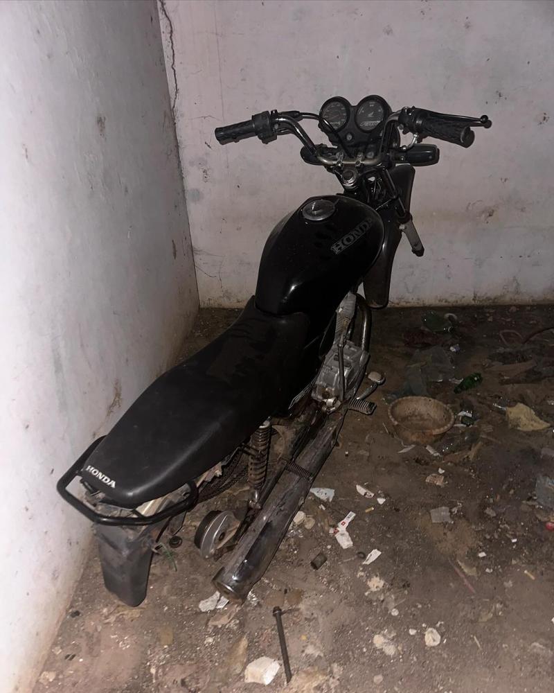 Moto furtada é encontrada 