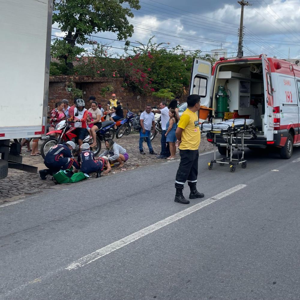 Grave acidente em Pedro II deixa idosa e motociclista feridos na Avenida José Lourenço