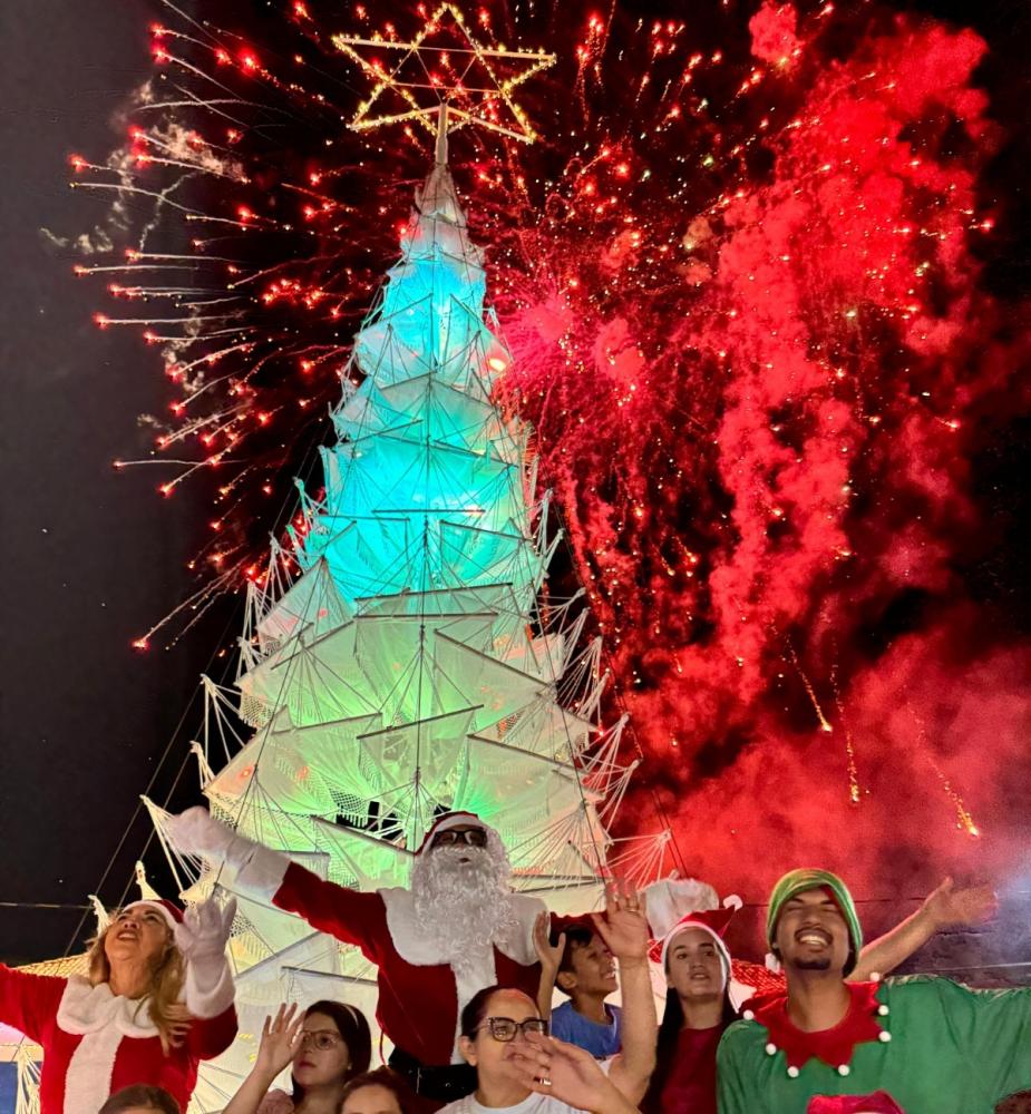 Natal Família na Suíça Piauiense: Árvore feita de redes e caravana do Papai Noel levam o espírito natalino a Pedro II