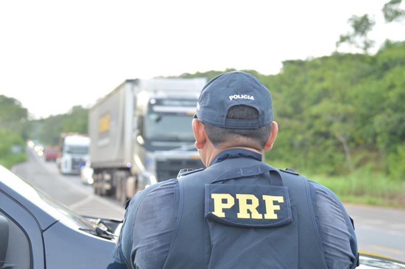 PRF registra 22 acidentes, 4 mortes e 6 prisões na operação Natal 2023 nas rodovias do Piauí