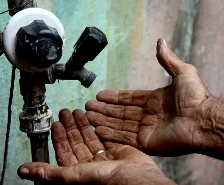 Após o reparo da bomba, o transformador de energia queima e prolonga a falta d'água em Pedro II