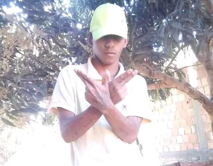 Família busca por informações sobre jovem de Domingos Mourão que está desaparecido