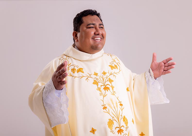 Padre que esteve nos festejos de Pedro II passa em medicina, despede-se do Piauí e pede que fiéis não parem de estudar