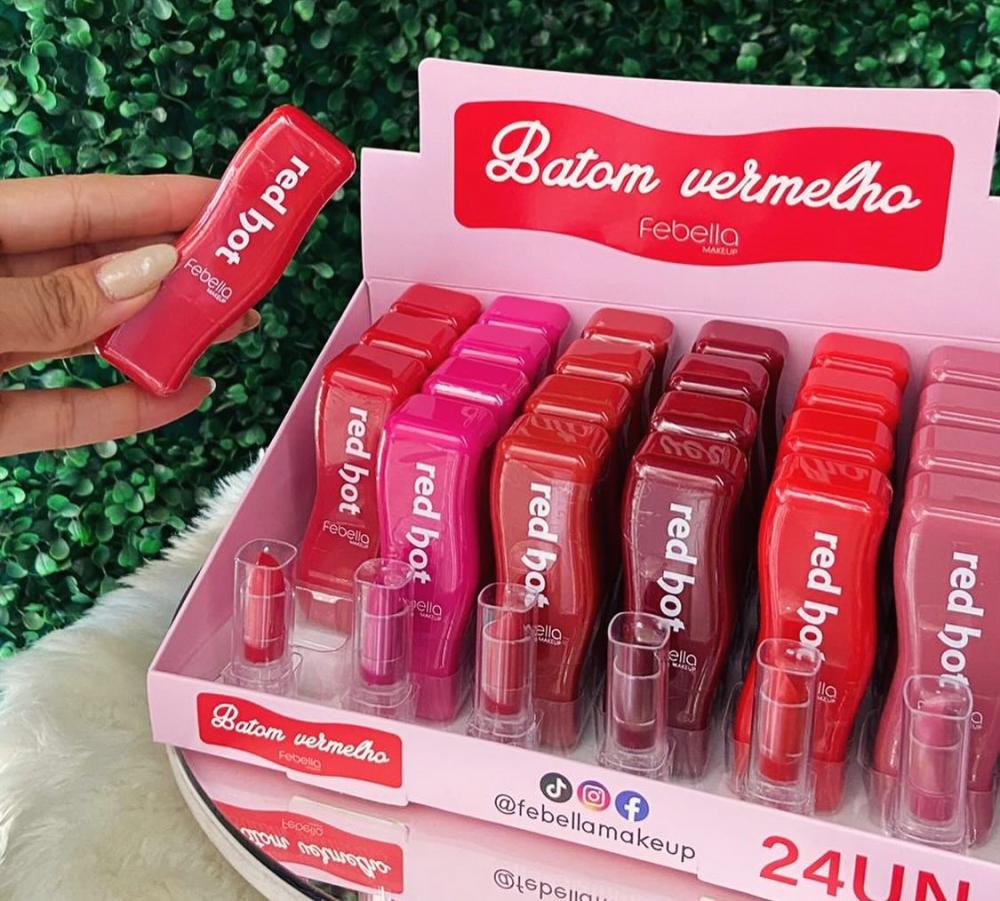 Realce sua beleza com as maquiagens e acessórios da Loja Maria Flor em Pedro II!