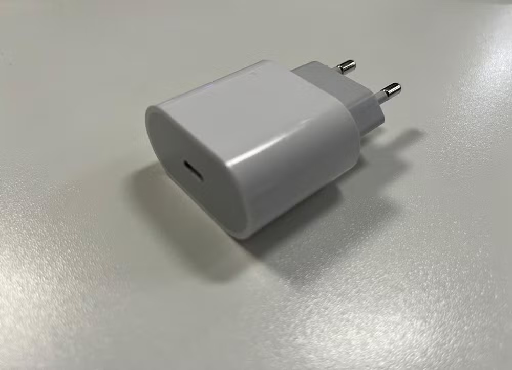 Apple é multada pela Justiça do Piauí em mais de R$ 2 milhões por venda de iPhone sem carregador