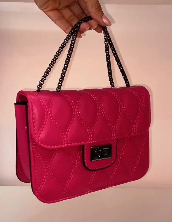 A melhor seleção em acessórios e maquiagens de Pedro II você encontra na Loja Maria Flor!