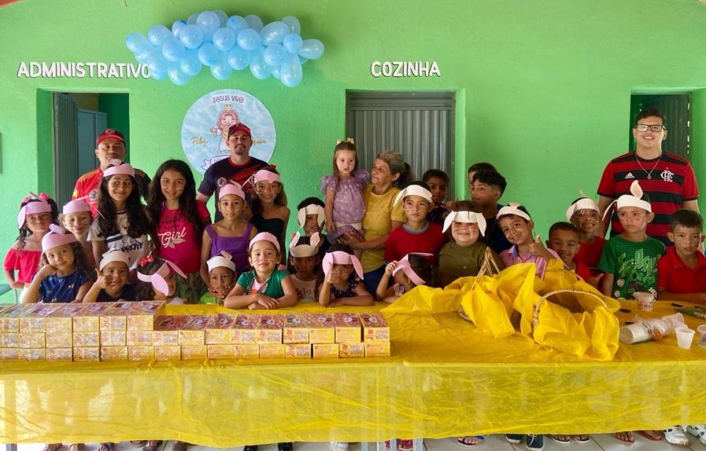 Torcida Urubu Rei realiza ação social e distribui quase 200 caixas de chocolates a crianças de Pedro II