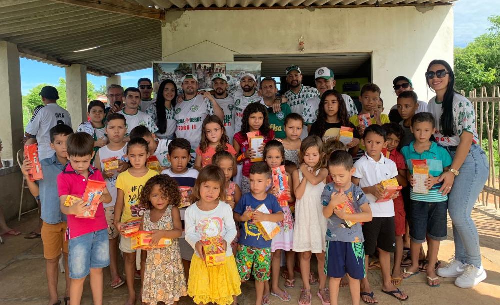 Mancha Verde distribui mais de 400 chocolates a crianças de Pedro II