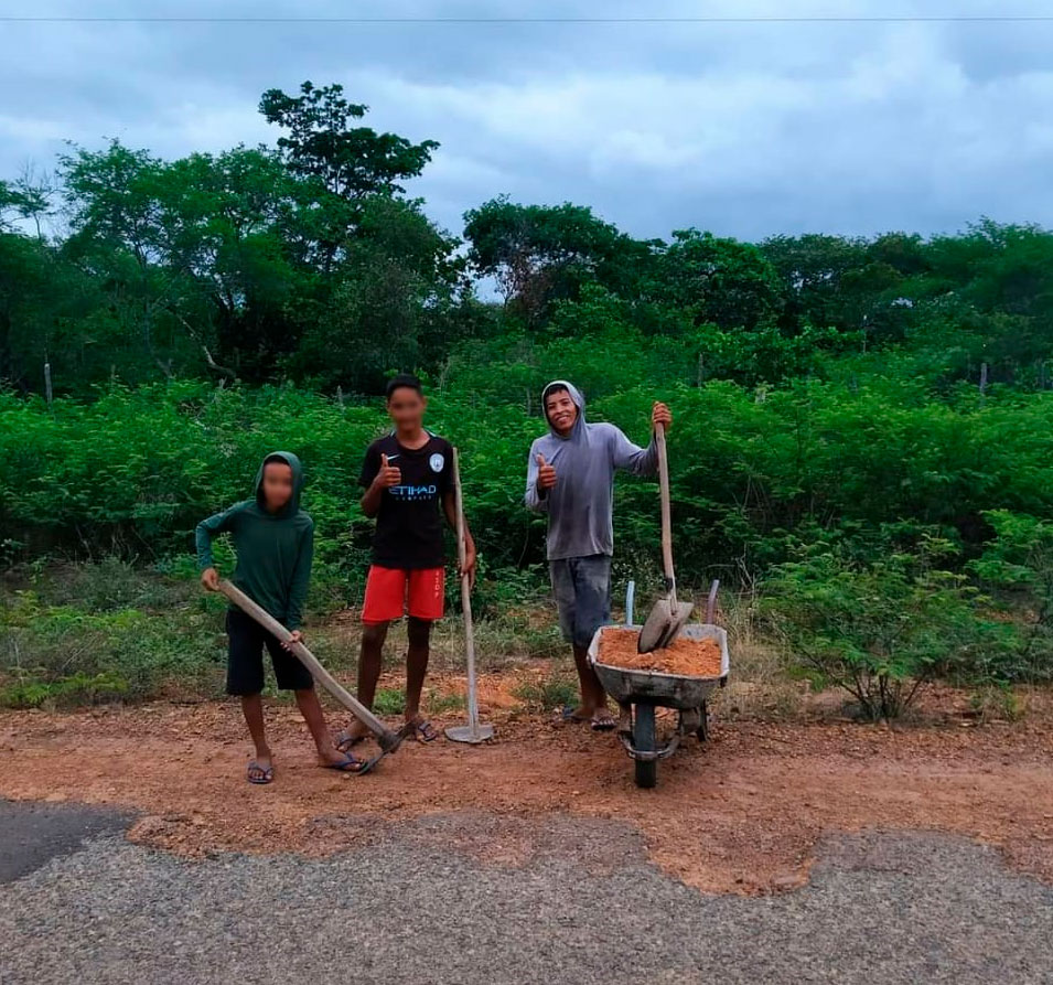 Adolescentes realizam de forma voluntária a 