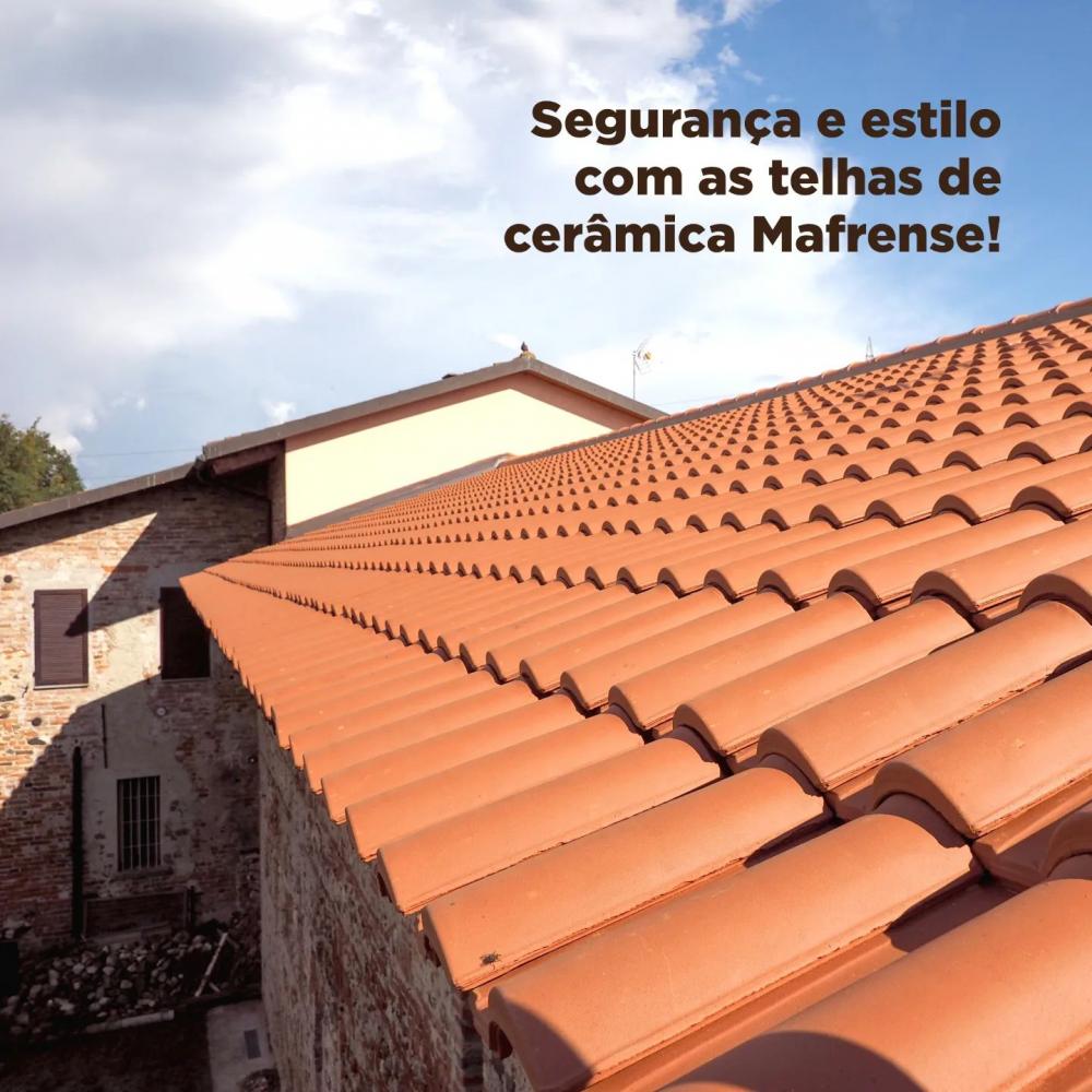 Renove seu telhado com telhas de cerâmica Mafrense da Madeireira Ramos, solicite seu orçamento!