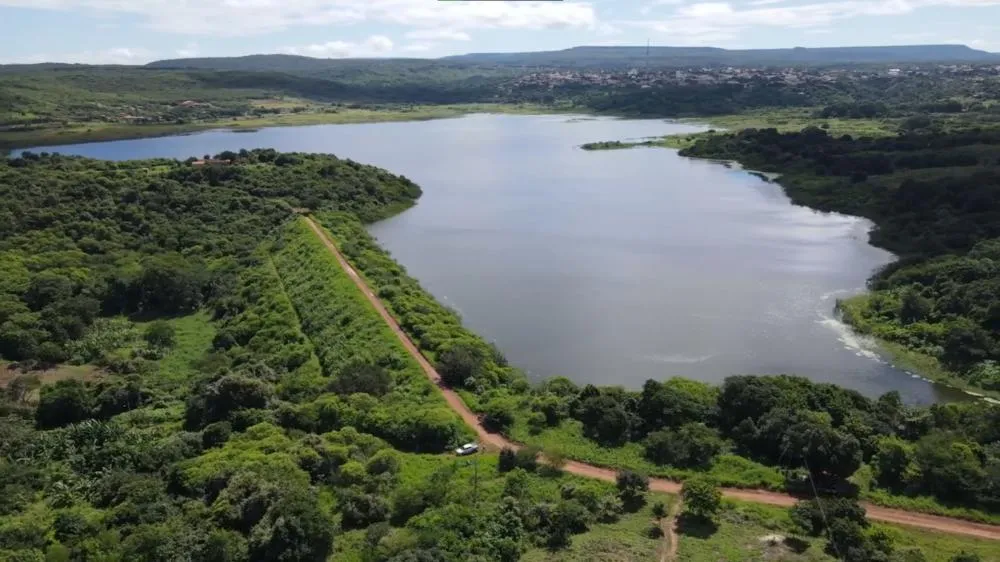 Exclusivo: Defesa Civil do Estado realiza visita técnica ao açude Joana, na tentativa de solucionar o vazamento na parede do reservatório; saiba detalhes!