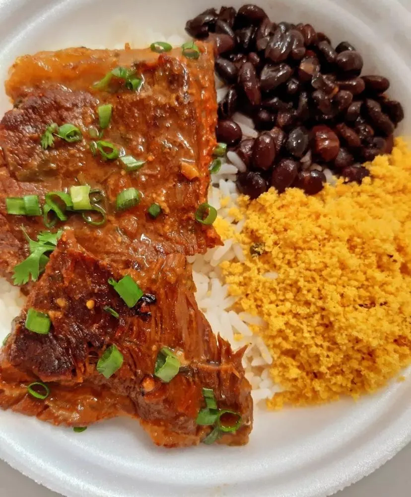 As melhores opções de quentinha para seu almoço você encontra no restaurante Folha Verde!