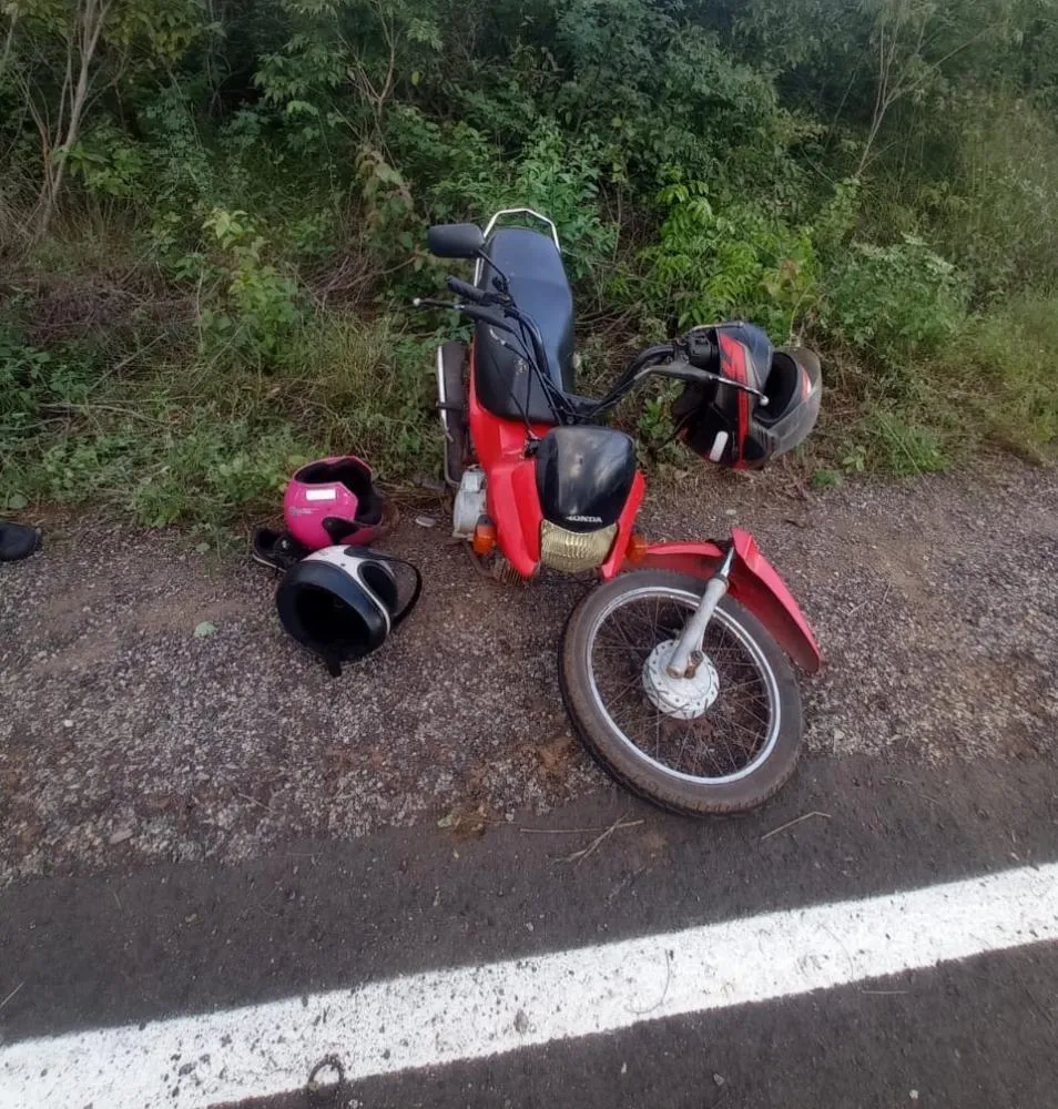 Acidente na PI-216 entre Pedro II e Milton Brandão deixa duas pessoas feridas