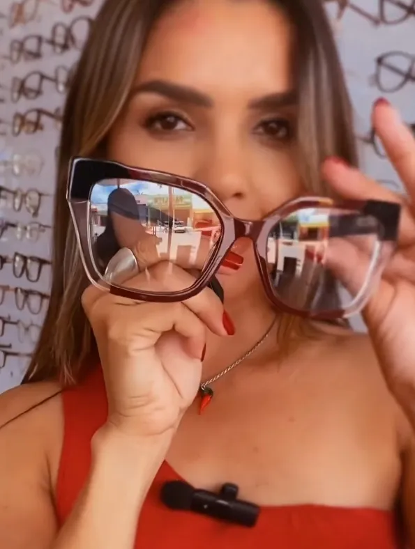 Eleve seu estilo com os óculos das Ópticas São Paulo!