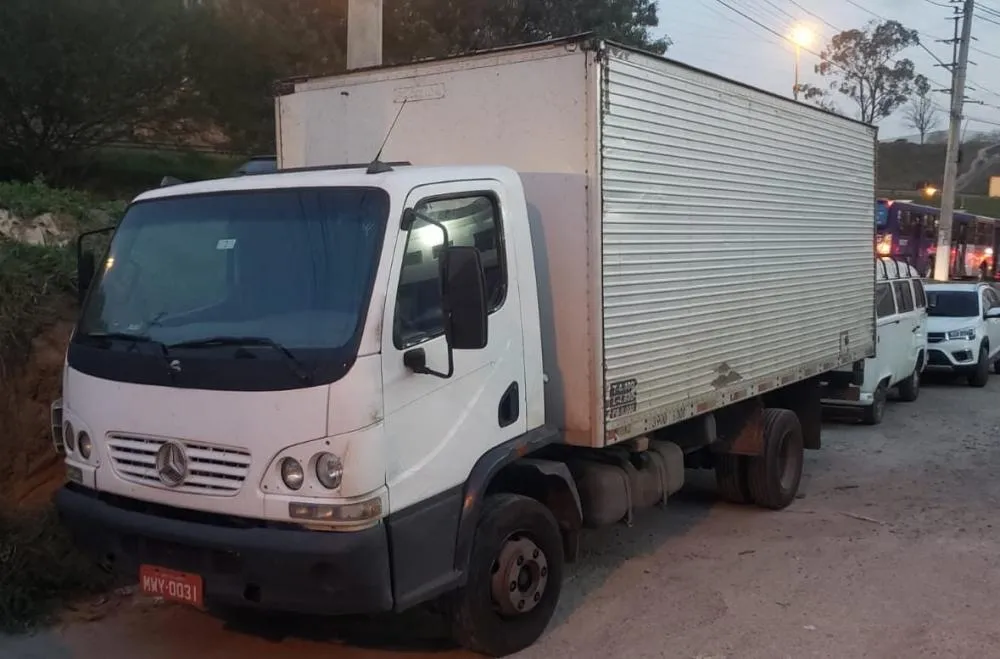 Caminhão que seguia de Teresina com destino a Parnaíba é roubado durante assalto em Cocal de Telha