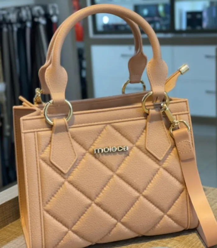 Roupas e acessórios com a maior variedade e facilidades no pagamento em Pedro II é na Capital Magazine!