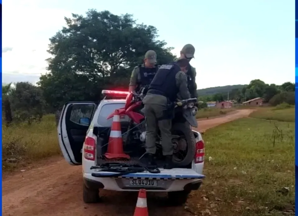 Operação “Carcará” da Polícia Militar recupera na zona rural de Pedro II, moto que havia sido furtada há mais de quatro anos; confira!