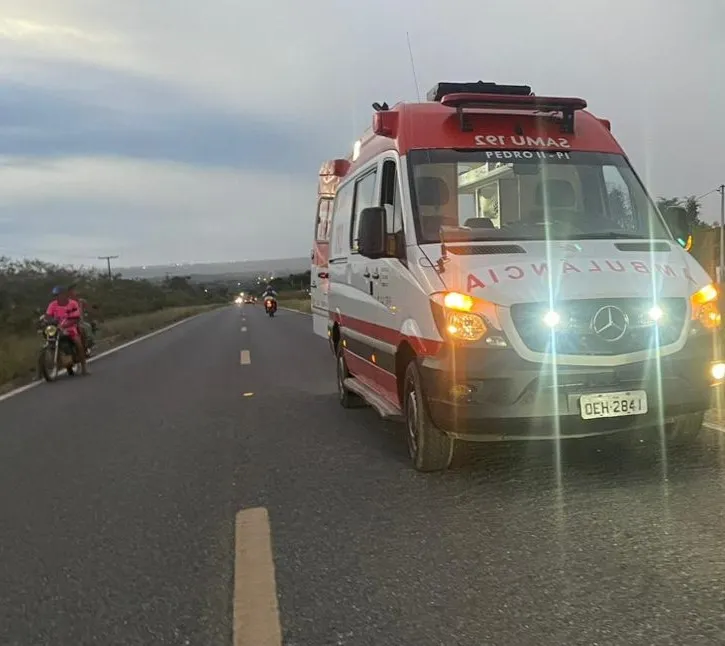 Jovem sofre fratura exposta após acidente de moto em Pedro II