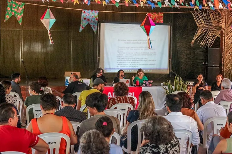 Assembleias na UFPI e IFPI vão definir sobre data de retorno das aulas para mais de 61 mil alunos