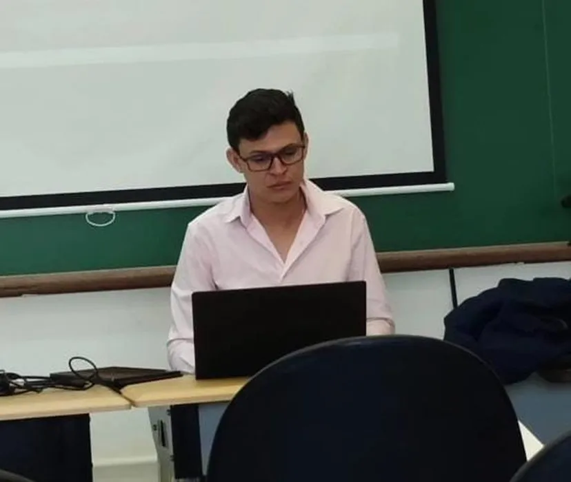 Jovem de 29 anos da zona rural de Lagoa de São Francisco tem tese aprovada e se torna Doutor em Física pela USP