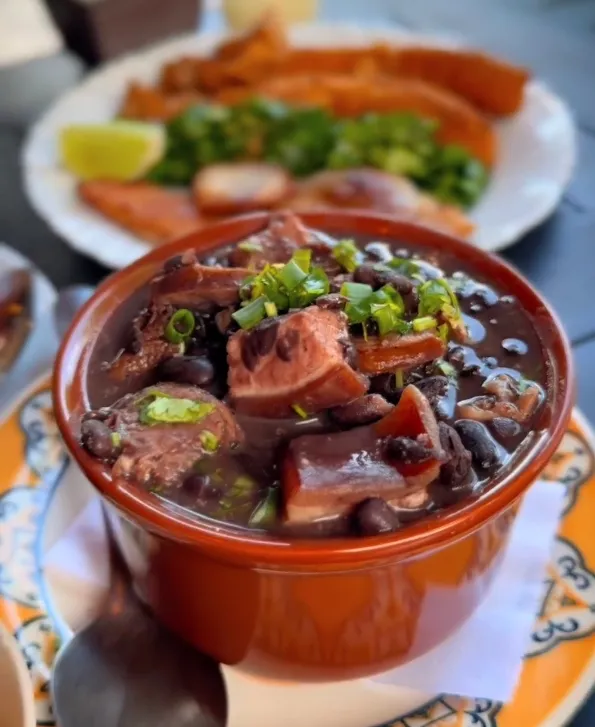 Sábado é dia da melhor feijoada de Pedro II no Blend Bar!