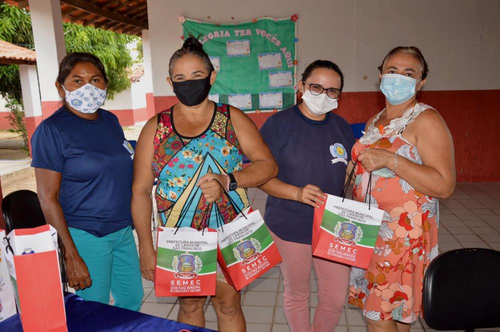 Enfrentamento à Covid-19: Prefeitura de Lagoa de São Francisco distribui kits de higiene para famílias 