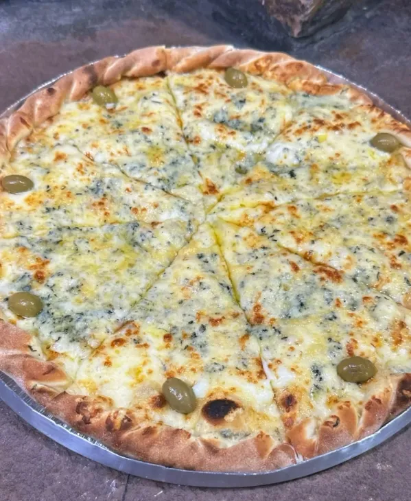 Deixe sua quinta-feira melhor com as pizzas da Pizzaria O Gordinho!